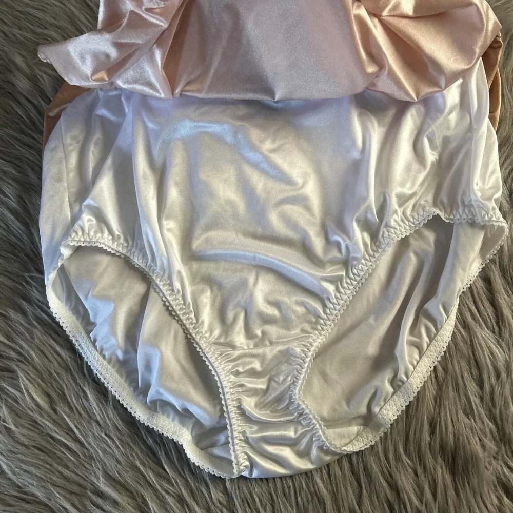 Vanity Fair Undershapers Panties Women's Size 5XL/12 Light Control Underwear NEW